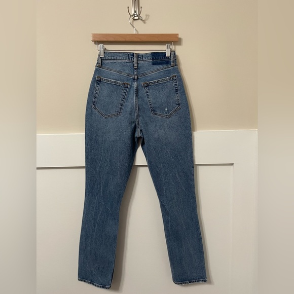 Abercrombie & Fitch Ultra High-Waist Open Cut Medium Wash Denim Jeans Size 26S - Picture 5 of 10